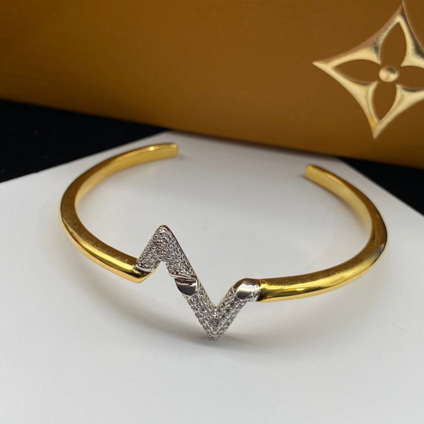 Aura VOLTE UPSITE DOWN DIAMOND GOLD OPEN BRACELET