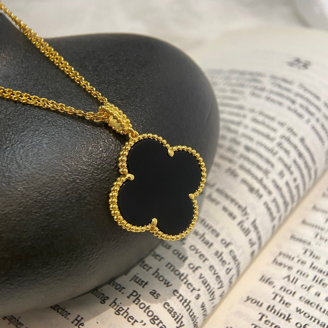 Aura CLOVER 25MM NECKLACE GOLD ONYX