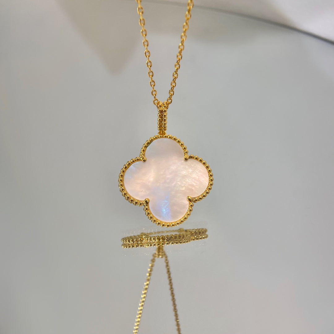 Aura CLOVER 25MM MOP LARGE PENDANT NECKLACE