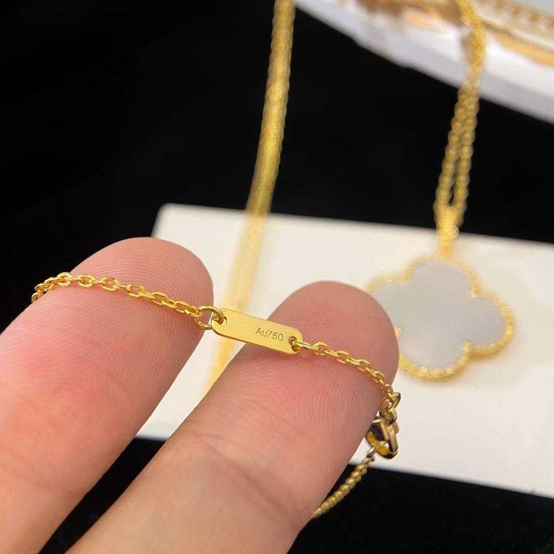 Aura CLOVER 25MM MOP LARGE PENDANT NECKLACE