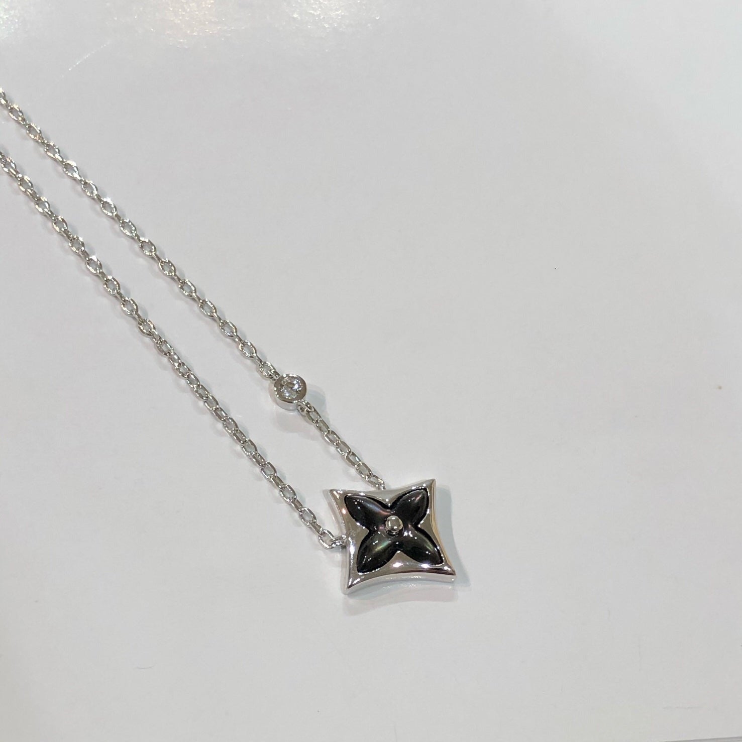 Aura STAR BLACK MOP NECKLACE