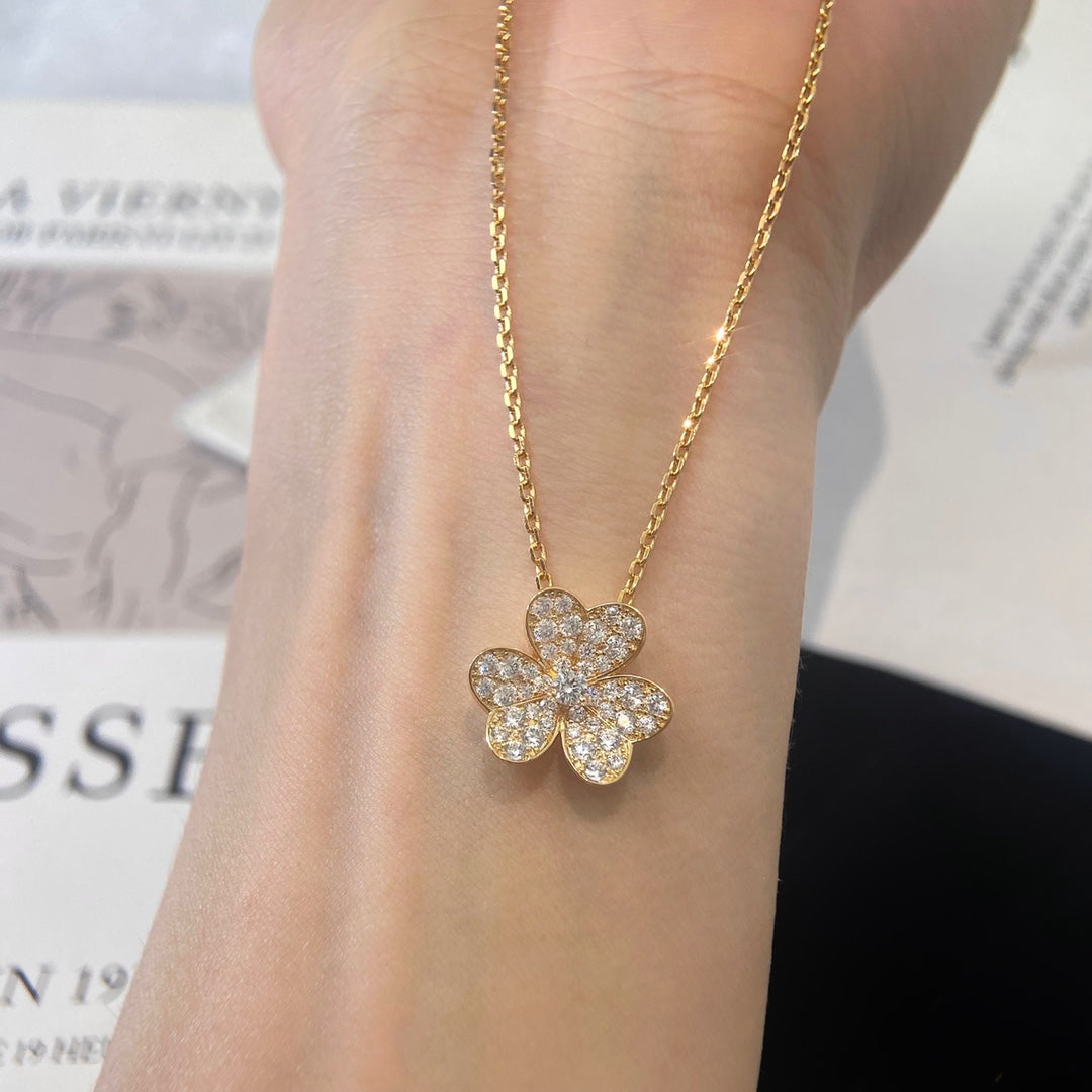 Aura FLOWER DIAMOND NECKLACE