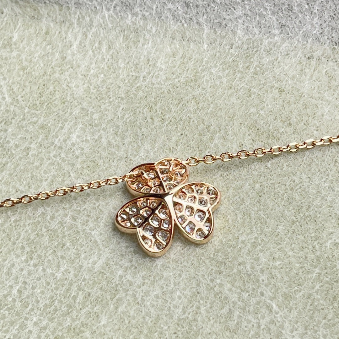 [⭐Aura ] FLOWER DIAMOND NECKLACE