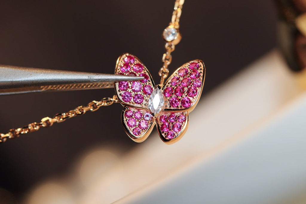 Aura BUTTERFLY RED DIAMOND ROSÉGOLD-HALSKETTE
