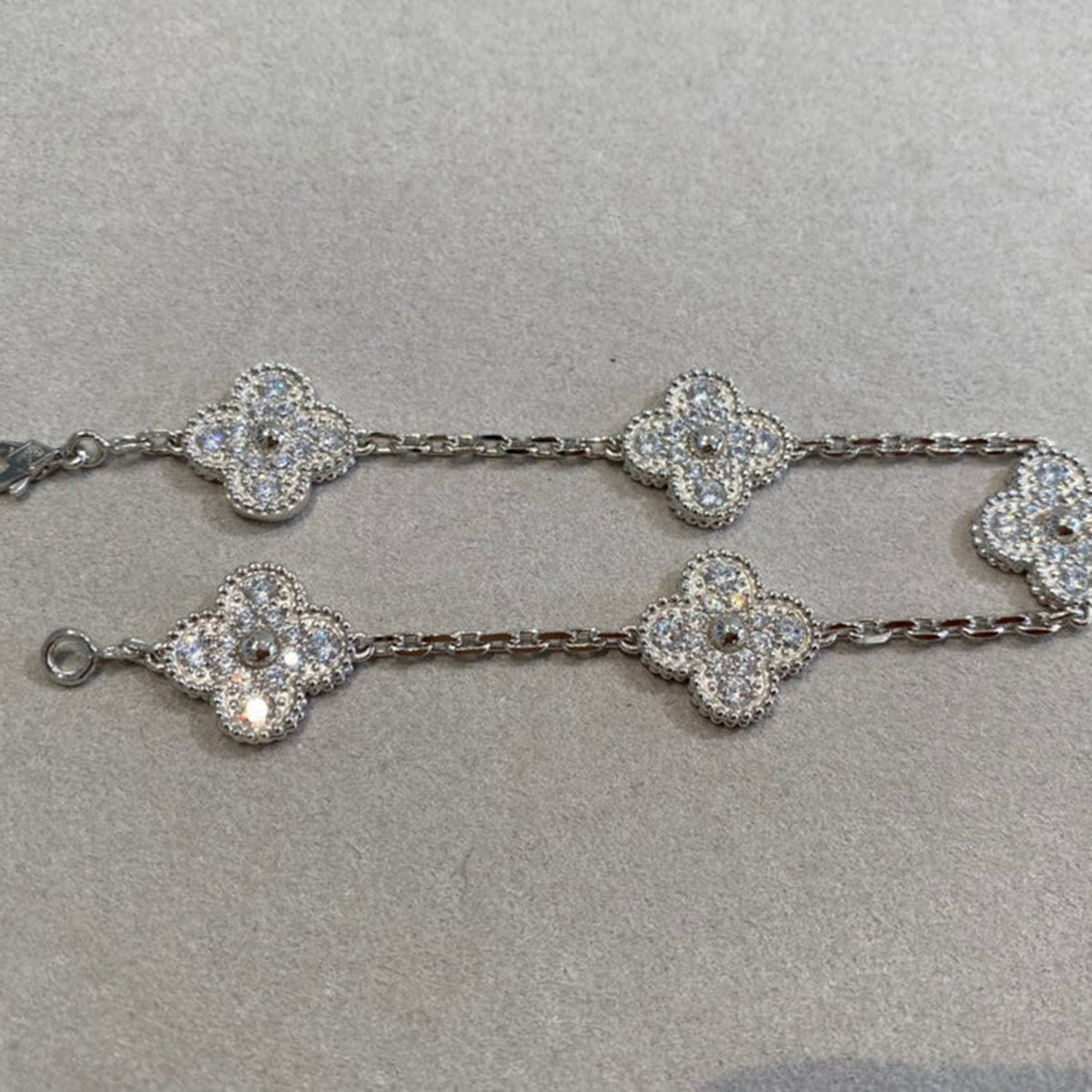 [Aura ] Neue CLOVER 5 MOTIV VOLL-DIAMANT-ARMBANDKOLLEKTION