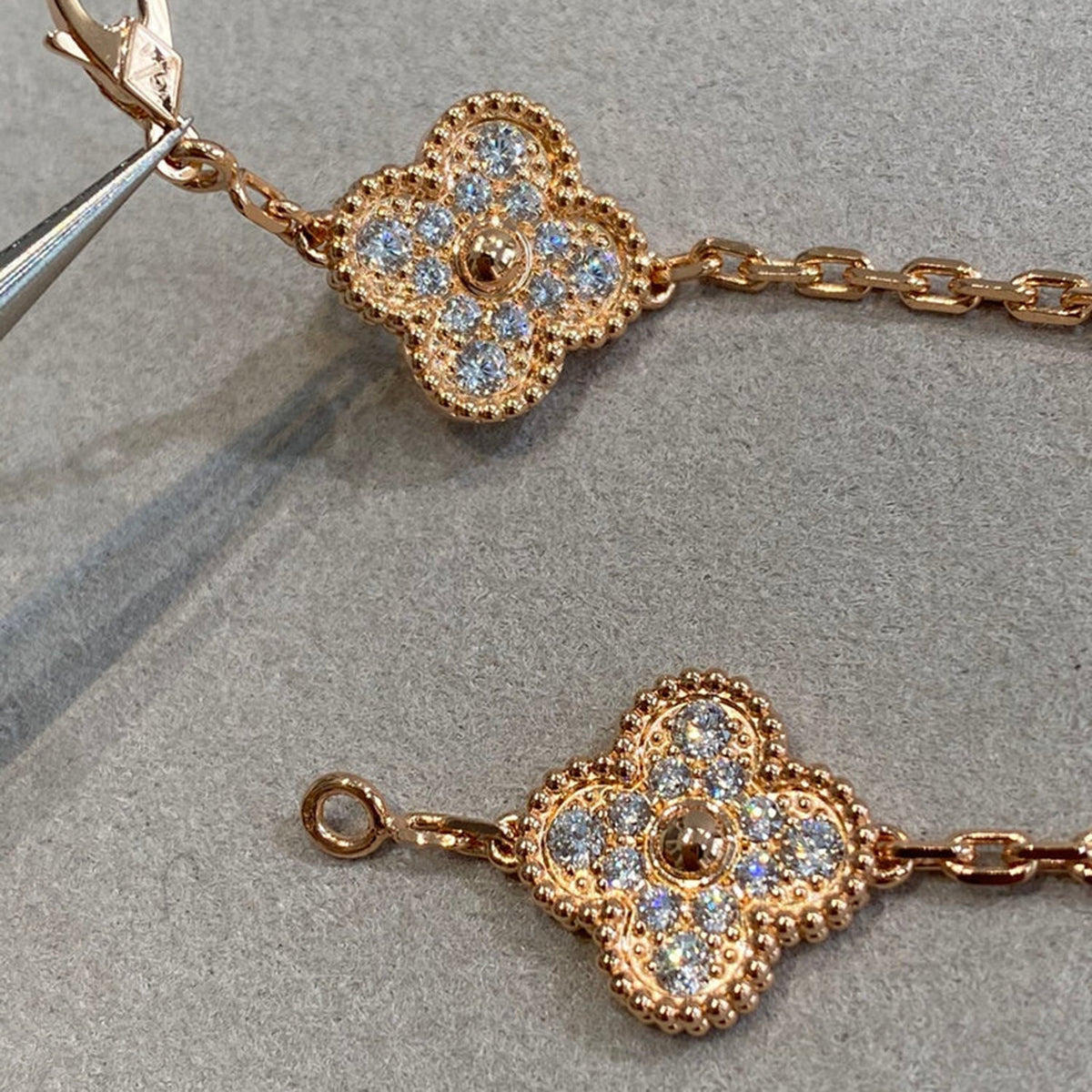 [Aura ] Neue CLOVER 5 MOTIV VOLL-DIAMANT-ARMBANDKOLLEKTION