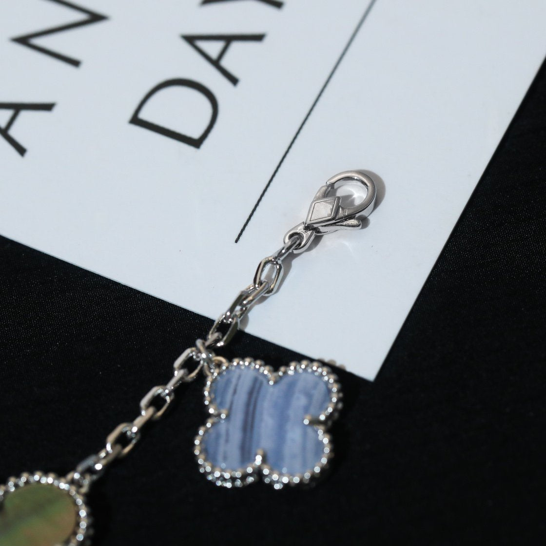 Aura CLOVER BRACELET 5 MOTIFS MOP CHALCEDONY SILVER