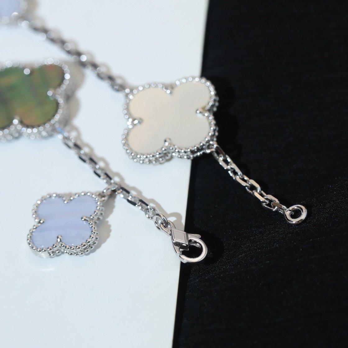 Aura CLOVER BRACELET 5 MOTIFS MOP CHALCEDONY SILVER