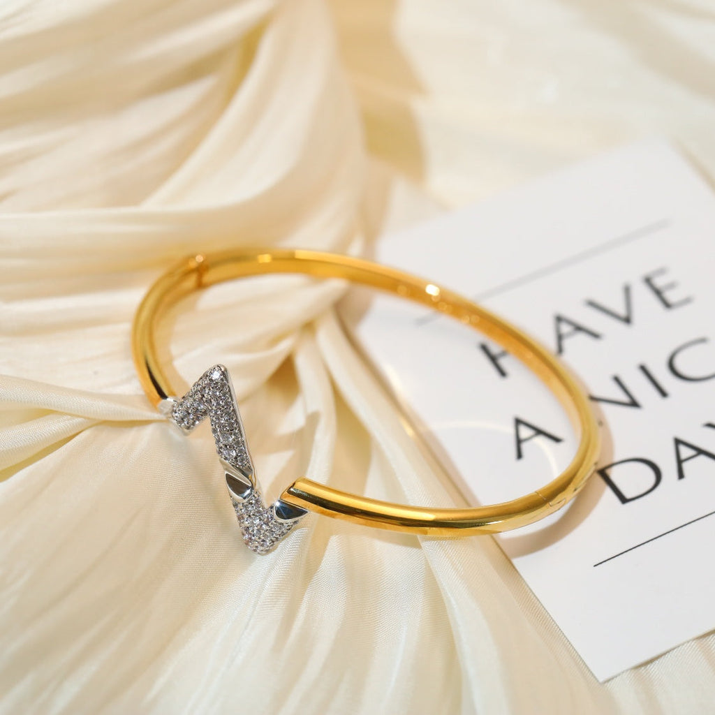 Aura VOLTE UPSITE DOWN GOLD DIAMOND BRACELET