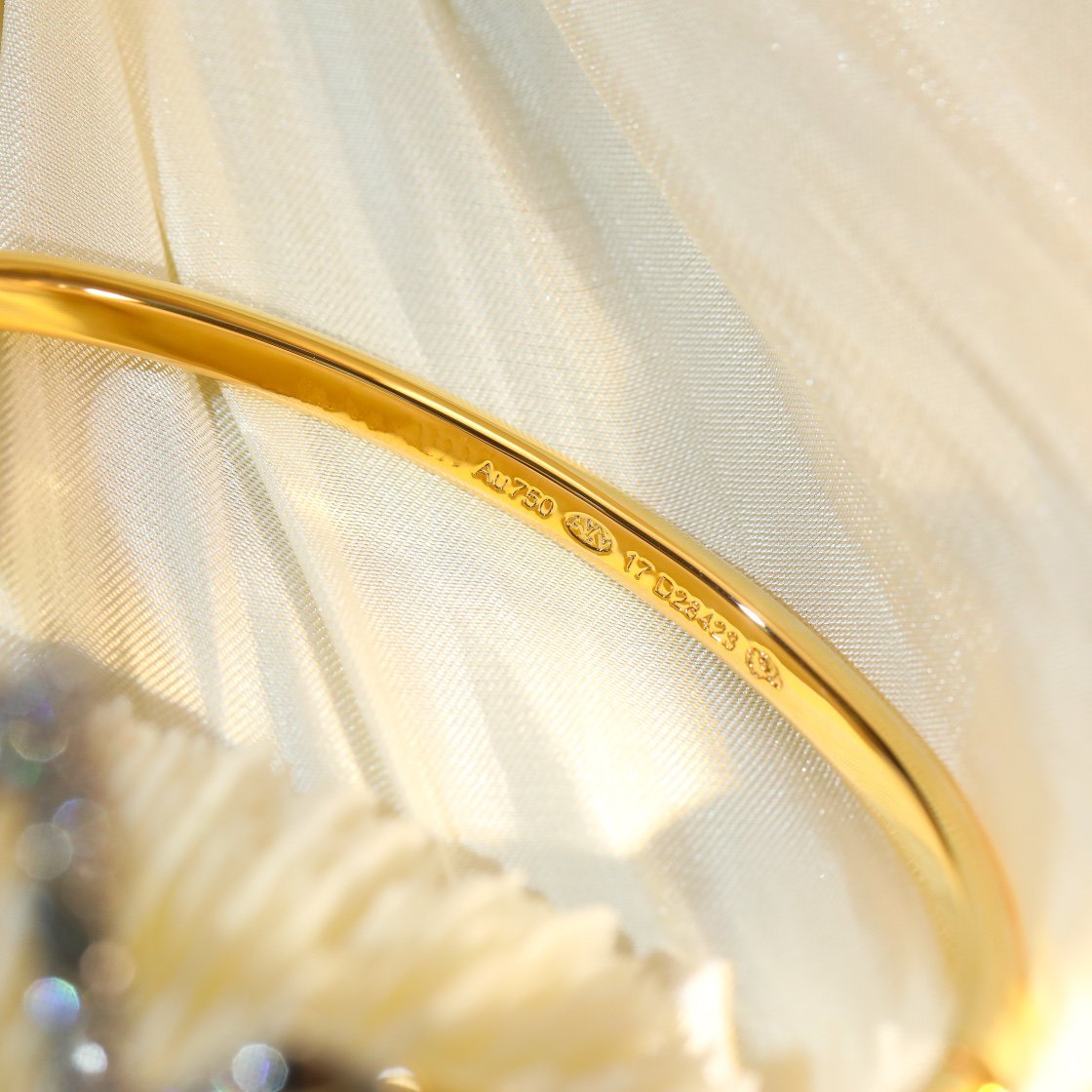 Aura VOLTE UPSITE DOWN GOLD DIAMOND BRACELET