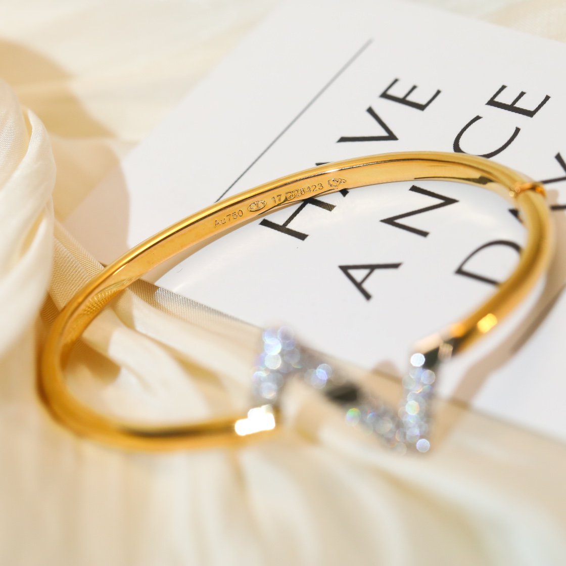 Aura VOLTE UPSITE DOWN GOLD DIAMOND BRACELET