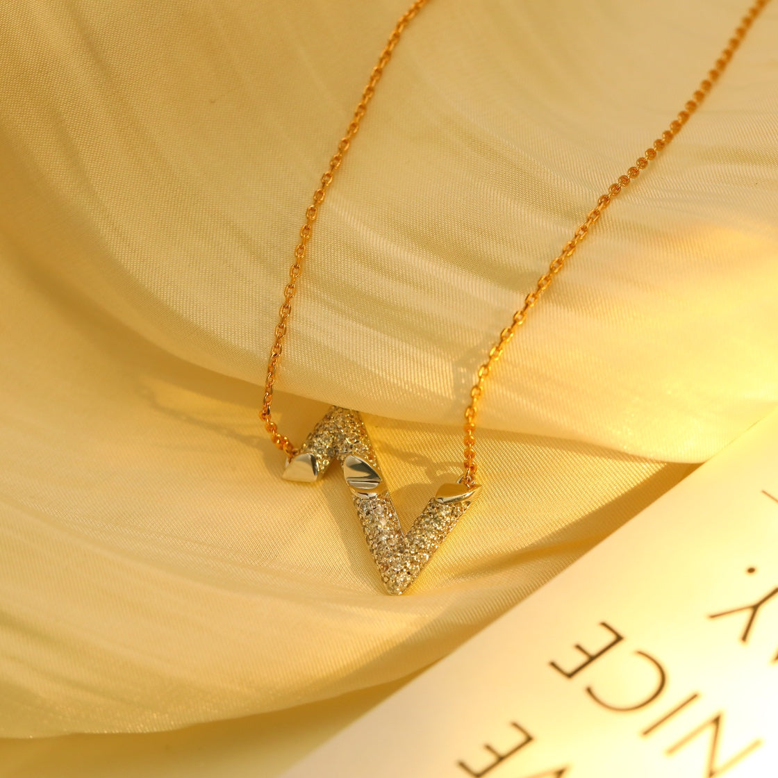 Aura VOLT SILVER DIAMOND PEDANT NECKLACE