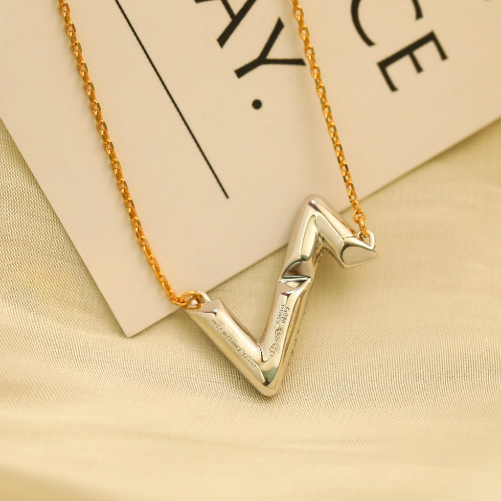 Aura VOLT SILVER DIAMOND PEDANT NECKLACE