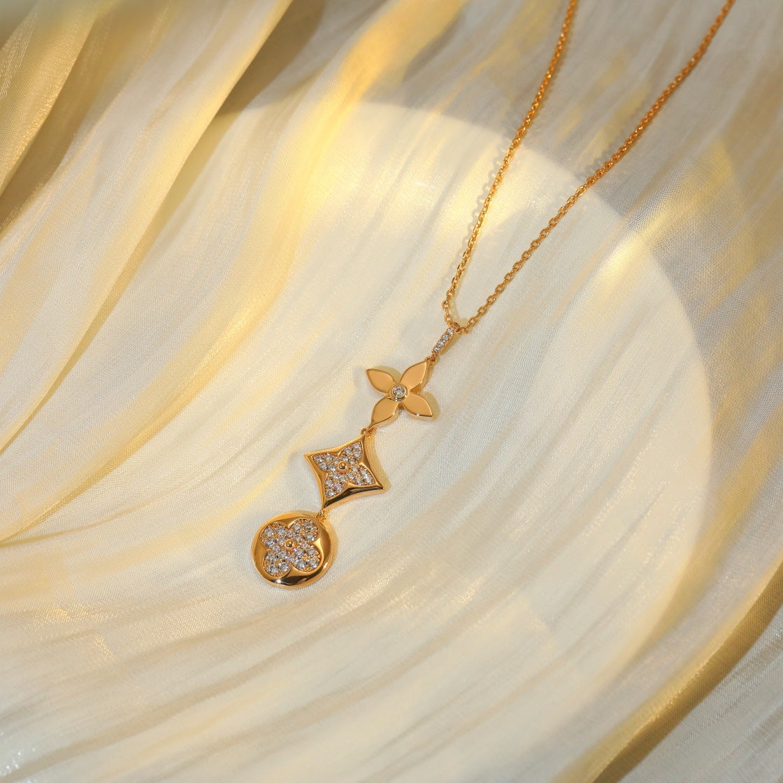 Aura STAR AND SUN DIAMOND PINK GOLD NECKLACE