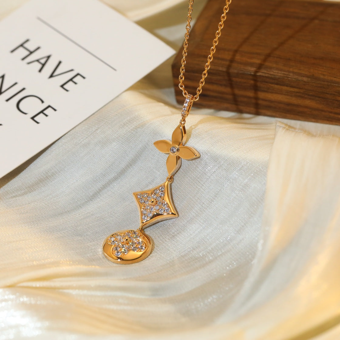 Aura STAR AND SUN DIAMOND PINK GOLD NECKLACE