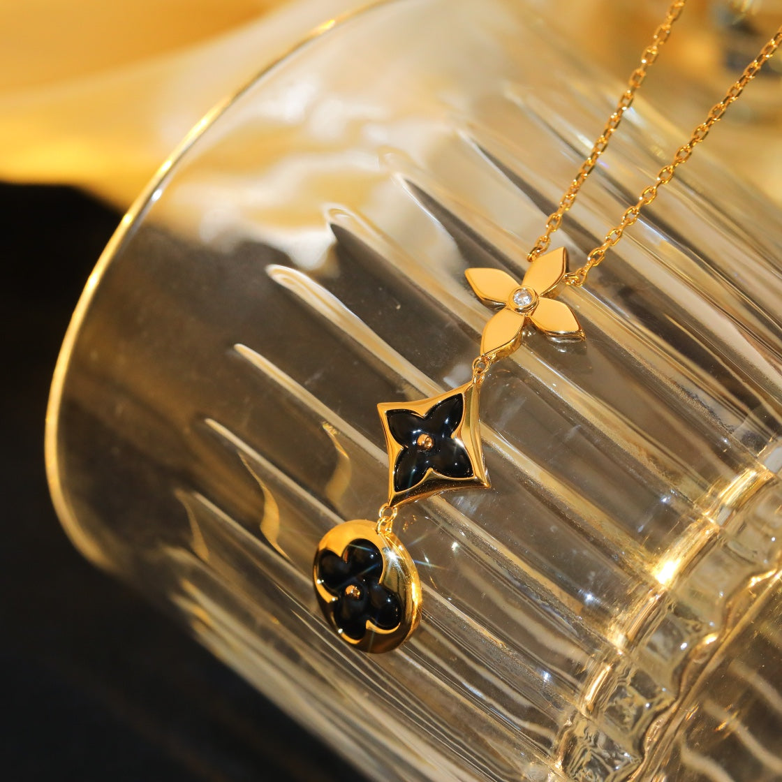 Aura STAR AND SUN ONYX PINK GOLD NECKLACE