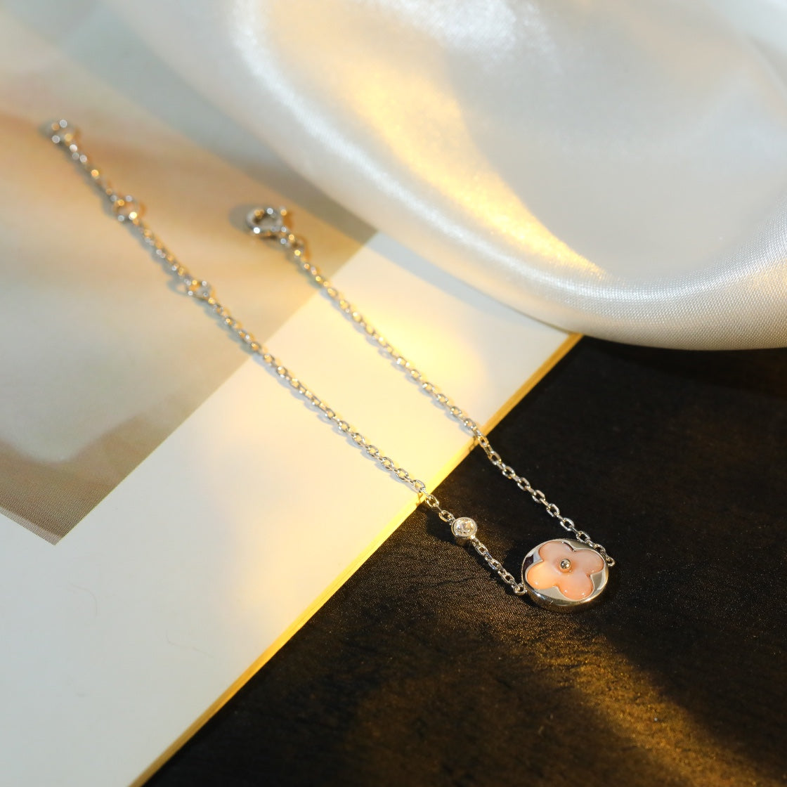 Aura SUN MOTIF PINK MOP SILVER BRACELET