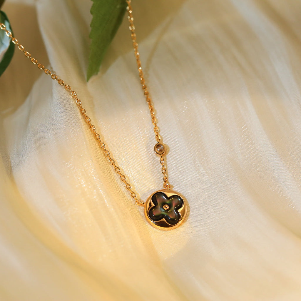 Aura SUN PEDANT PINK GOLD 1 DIAMOND NECKLACE