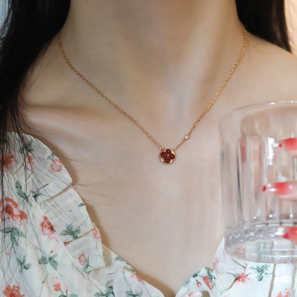 Aura SUN PEDANT PINK GOLD 1 DIAMOND NECKLACE