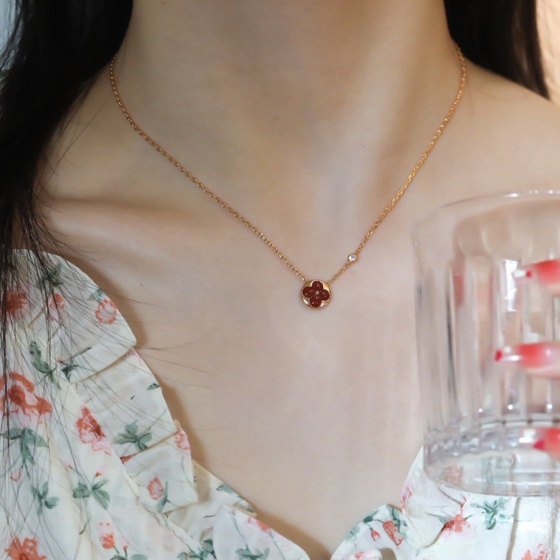 Aura SUN PEDANT PINK GOLD 1 DIAMOND NECKLACE