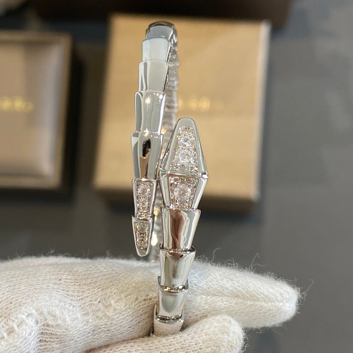 {
  "[⭐Veya]SERPENTI BRACELET DIAMONDS SILVER": "[⭐Veya]セルペンティ ブレスレット ダイヤモンド シルバー"
}