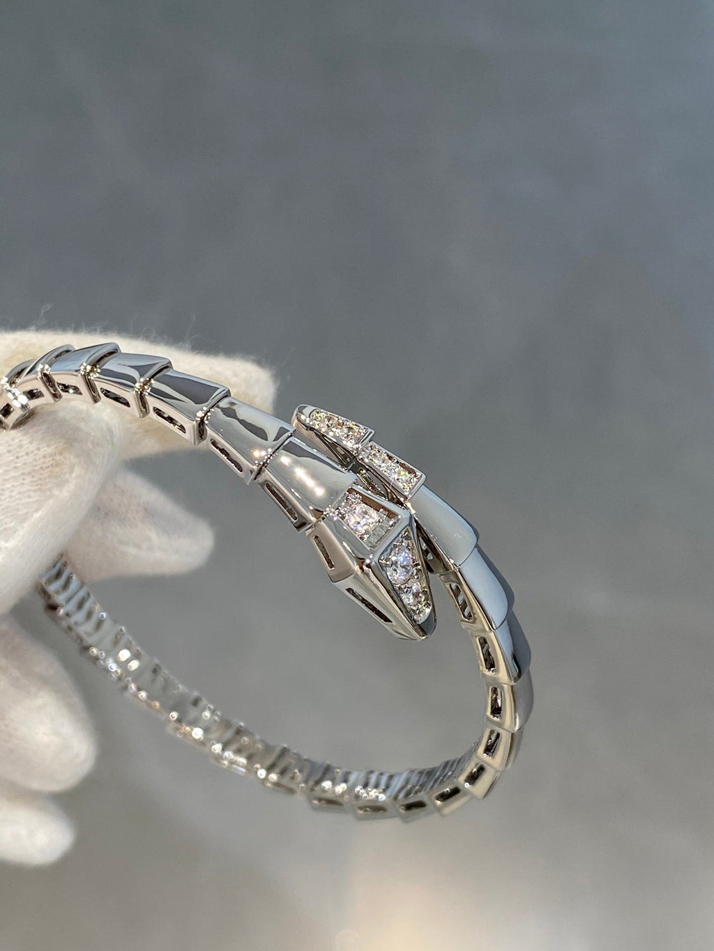 {
  "[⭐Veya]SERPENTI BRACELET DIAMONDS SILVER": "[⭐Veya]セルペンティ ブレスレット ダイヤモンド シルバー"
}