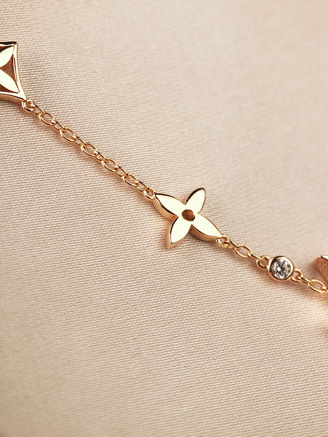 Aura STAR AND SUN 7 MOTIFS GOLD BRACELET