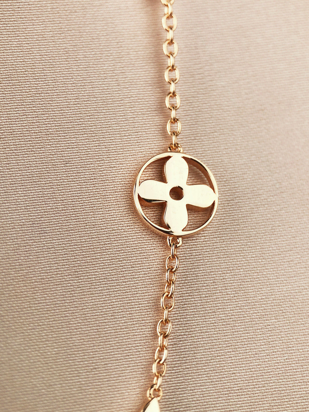 Aura STAR AND SUN 7 MOTIFS GOLD BRACELET