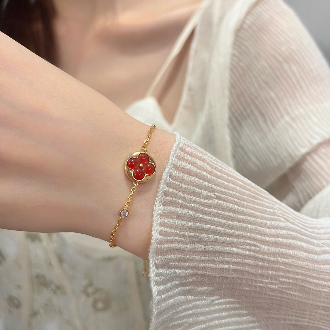 Aura SUN PEDANT CARNELIAN BRACELET