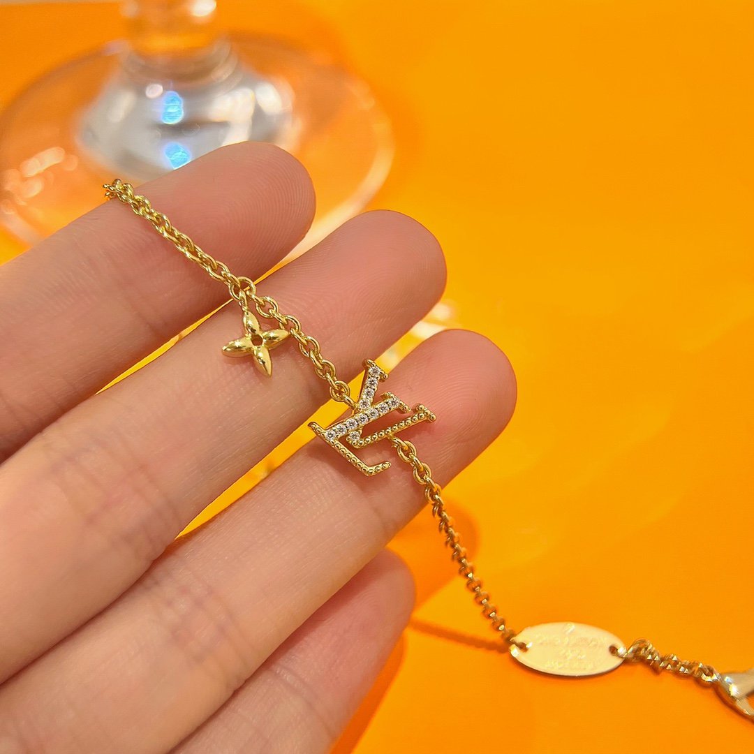 Aura LOGO STAR MOTIF GOLD BRACELET