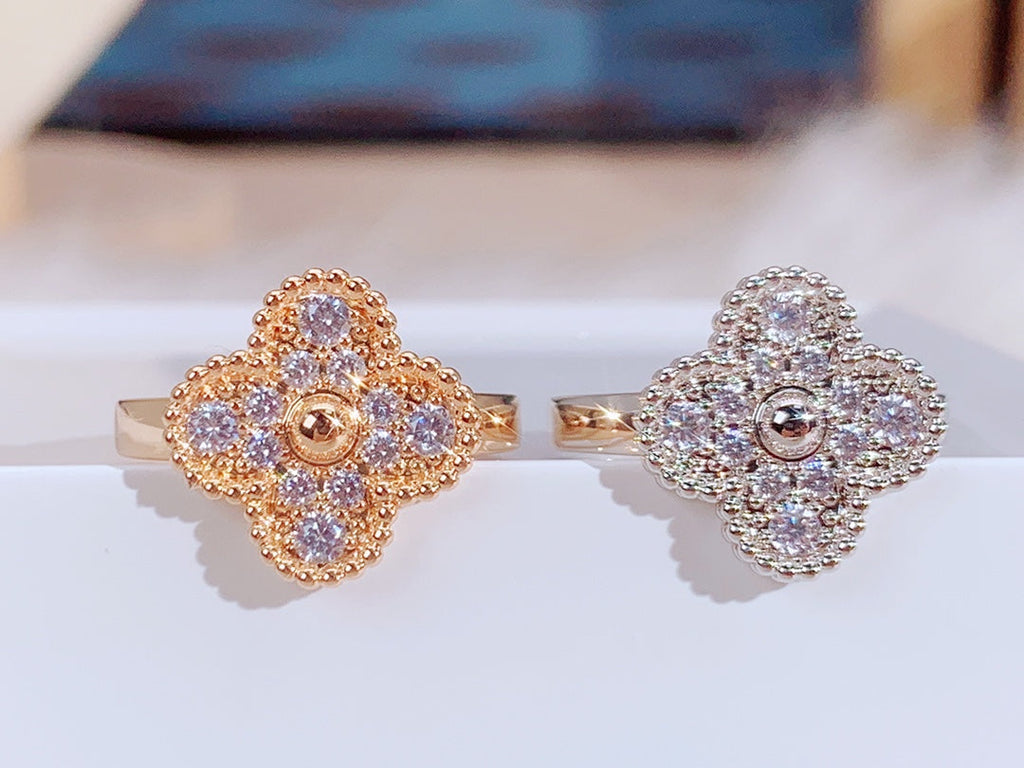 Aura CLOVER DIAMOND RING
