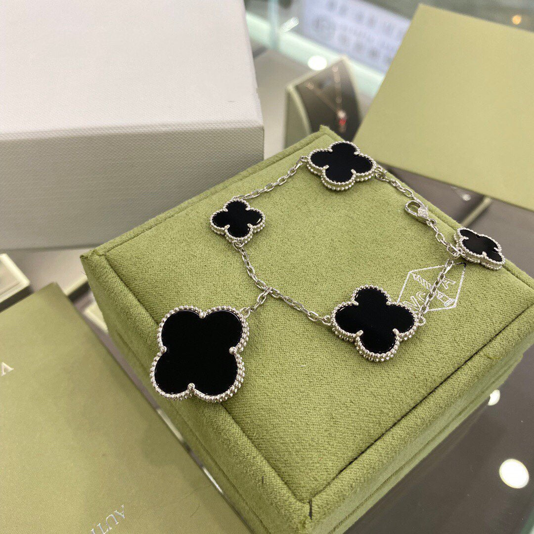 Aura CLOVER 5 MOTIFS SIVLER ONYX BRACELET