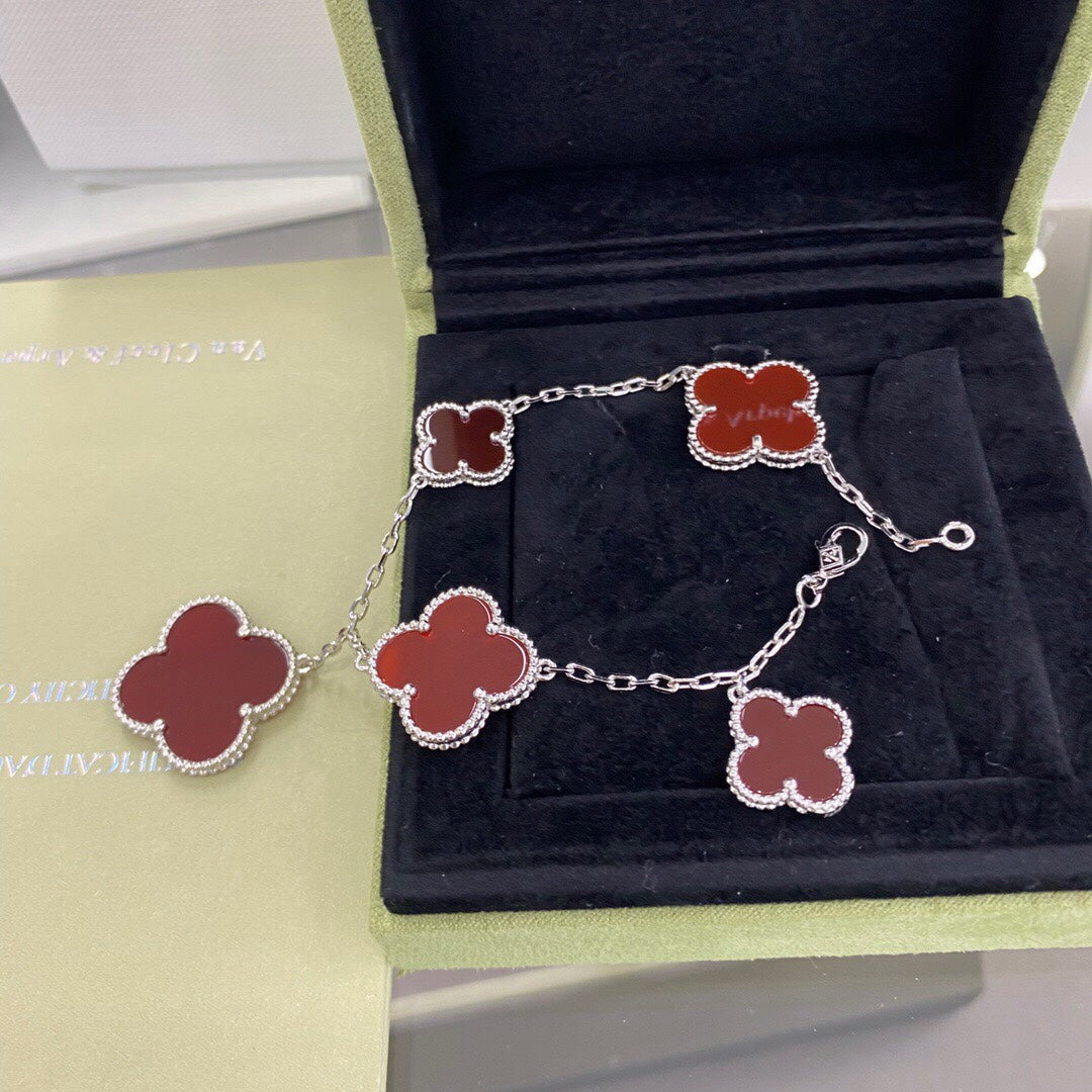 Aura CLOVER 5 MOTIFS SIVLER CARNELIAN BRACELET