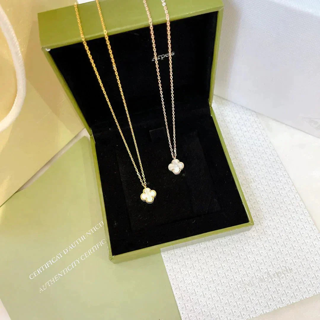 [⭐Aura ]CLOVER MINI 9.5MM WHITE MOTHER-OF-PEARL NECKLACE