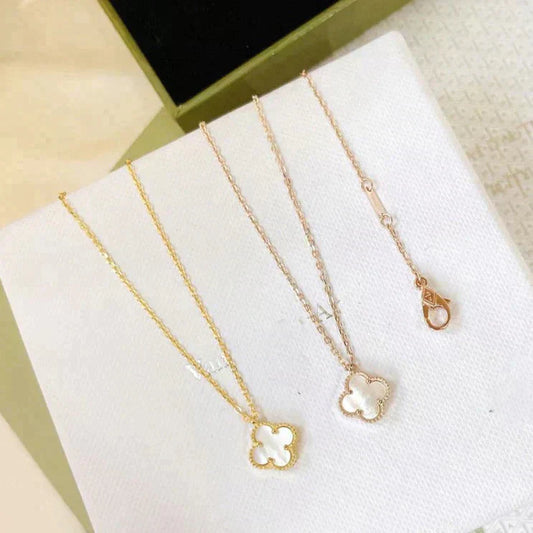 [⭐Aura ]CLOVER MINI 9.5MM WHITE MOTHER-OF-PEARL NECKLACE