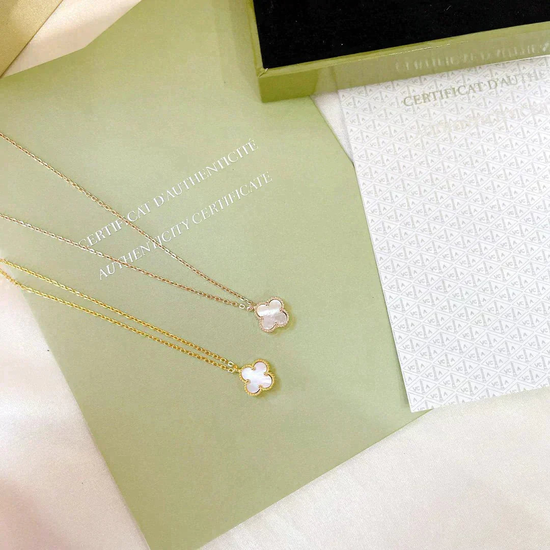 Aura CLOVER MINI 9.5MM WEIẞE PERLMUTT-HALSKE_TTE