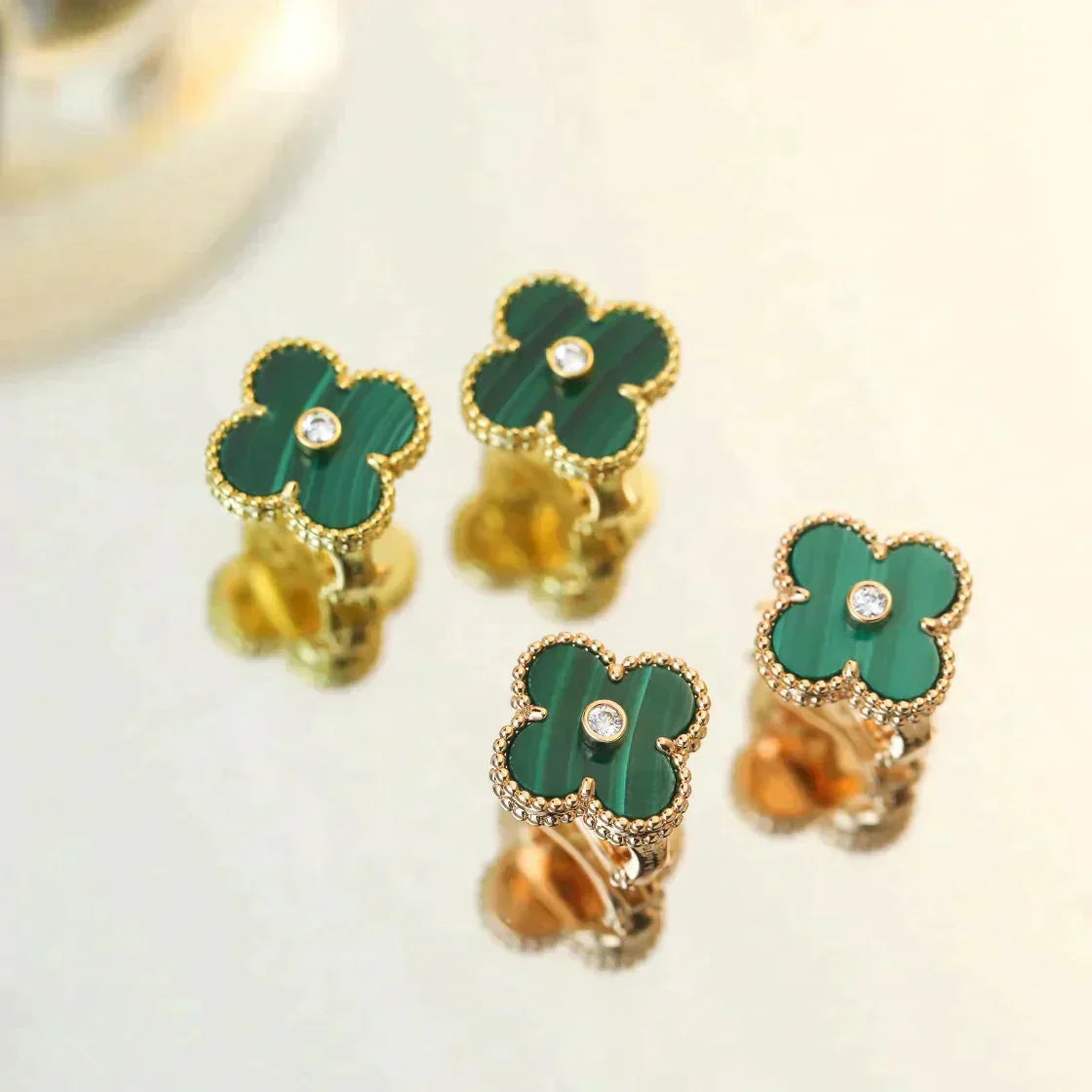 Aura CLOVER MEDIUM 1 MOTIFS MALACHITE DIAMOND EARRINGS