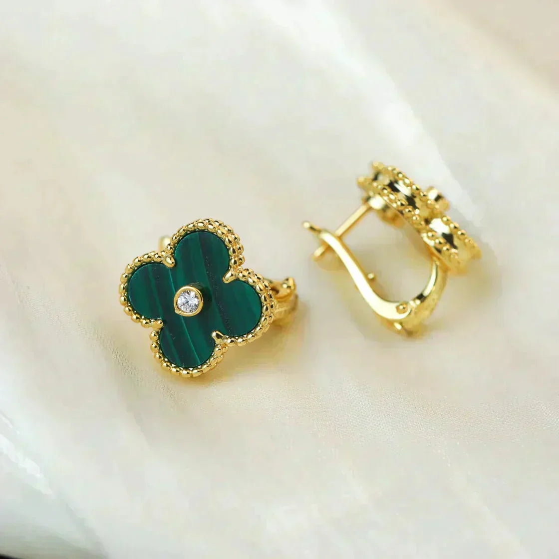 Aura CLOVER MEDIUM 1 MOTIFS MALACHITE DIAMOND EARRINGS
