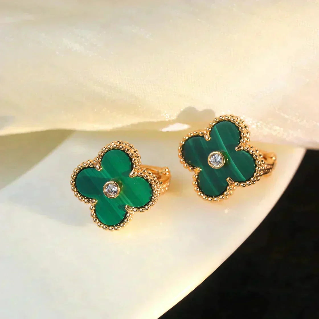 Aura CLOVER MEDIUM 1 MOTIFS MALACHITE DIAMOND EARRINGS