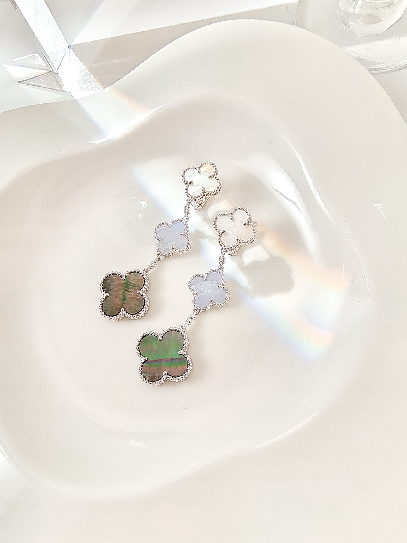 Aura CLOVER 3 MOTIFS CHALCEDONY DARK MOP SILVER EARRINGS
