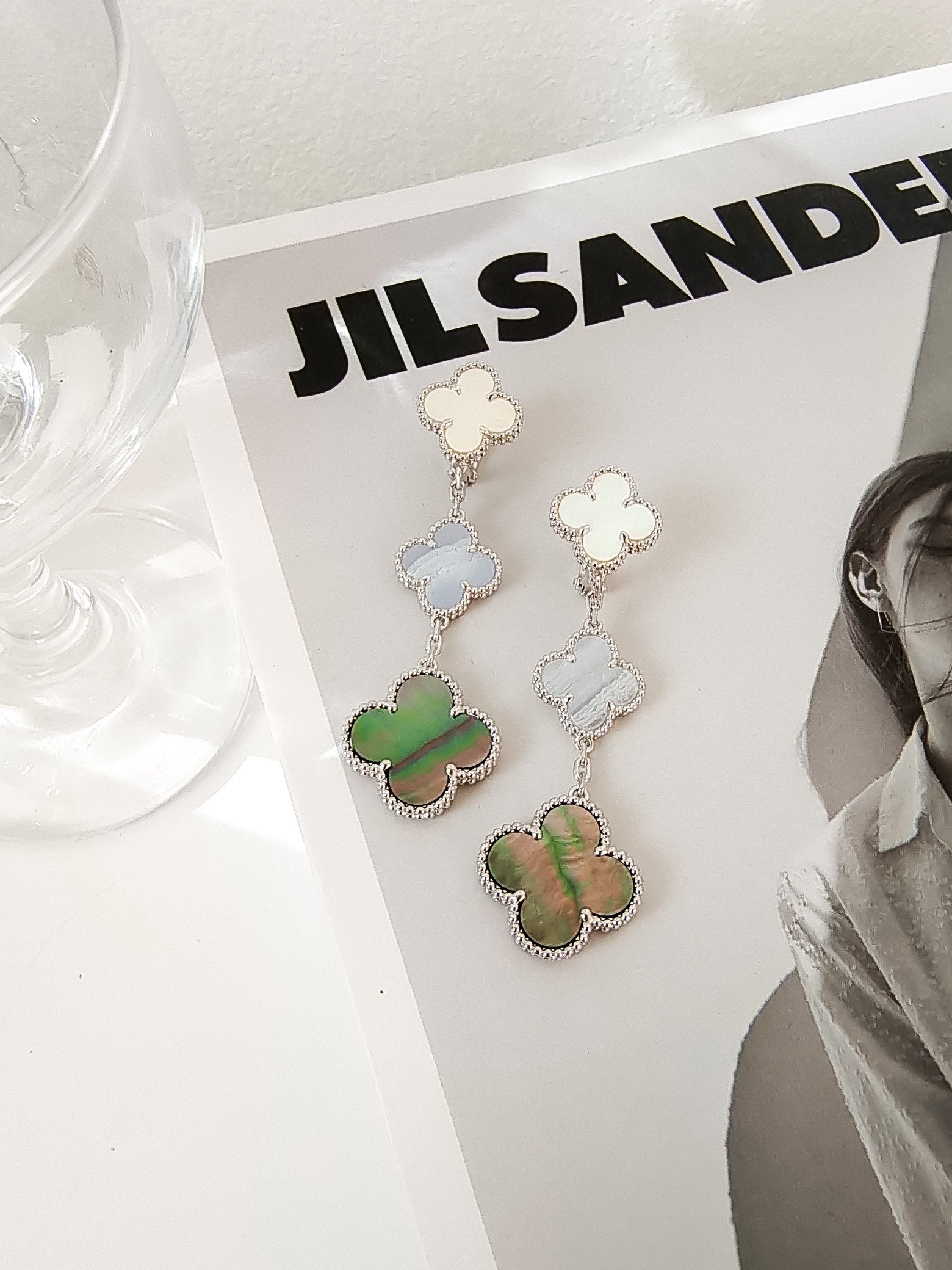 Aura CLOVER 3 MOTIFS CHALCEDONY DARK MOP SILVER EARRINGS