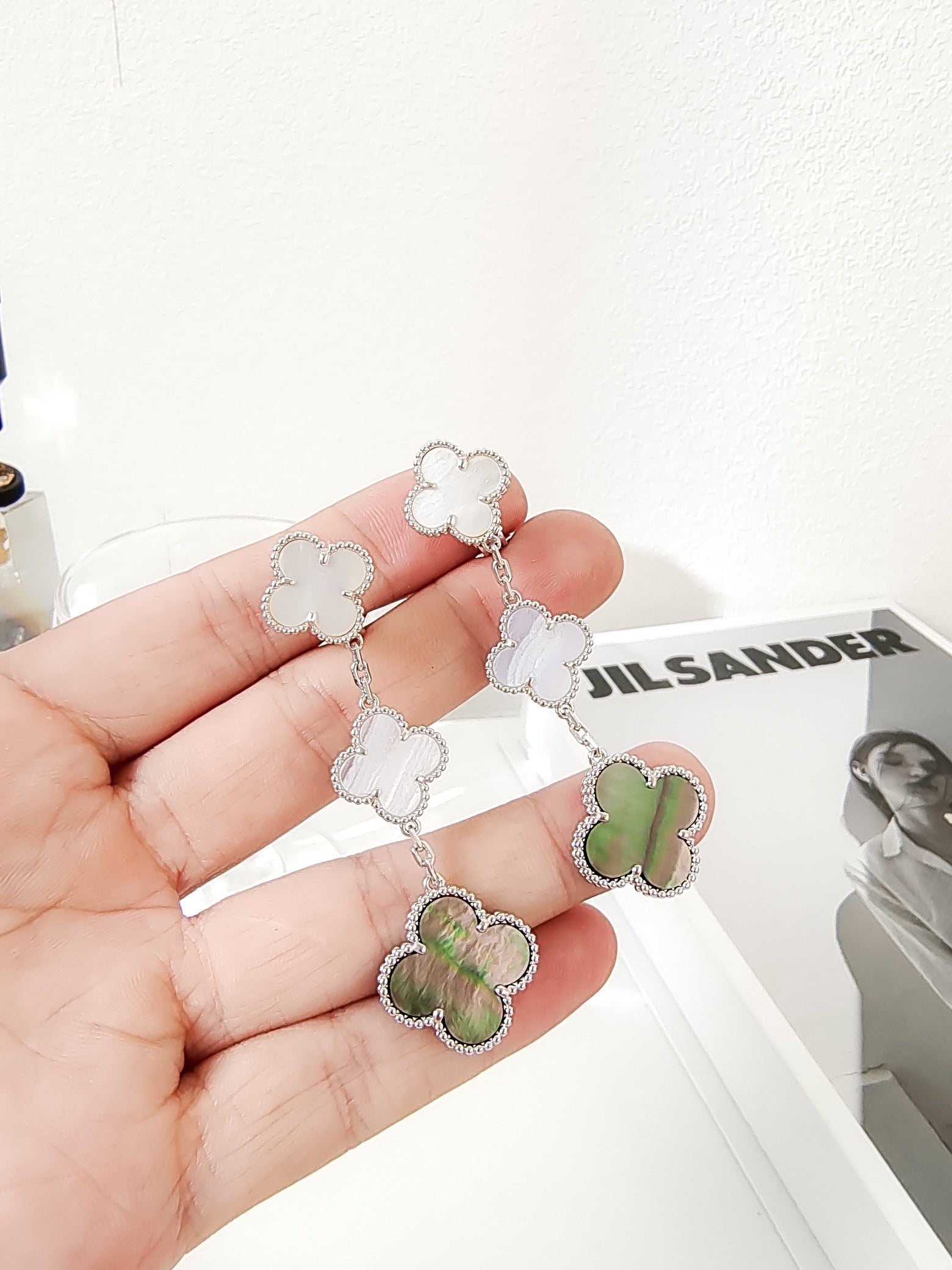 Aura CLOVER 3 MOTIFS CHALCEDONY DARK MOP SILVER OHRRINGE
