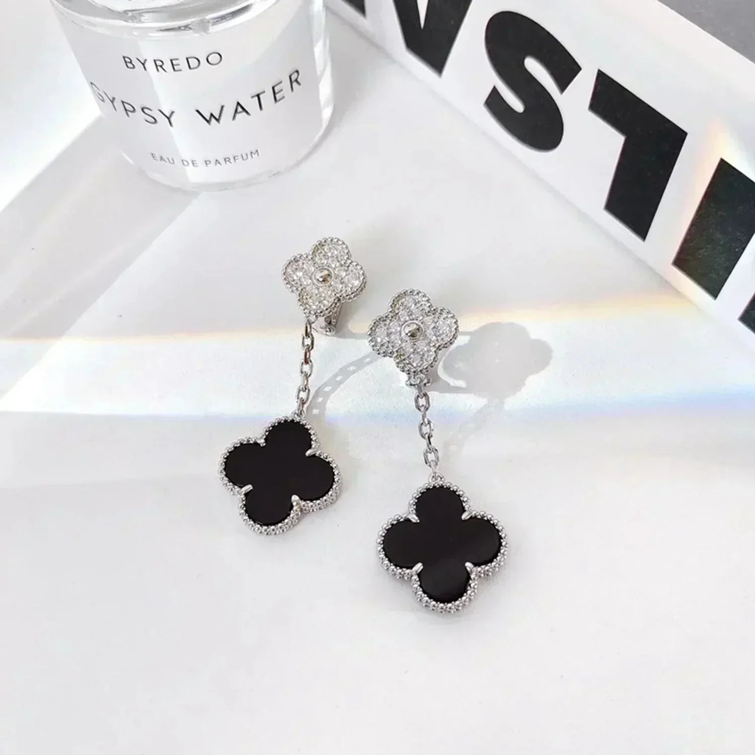 Aura CLOVER 2 MOTIFS  DIAMOND ONYX EARRINGS SILVER