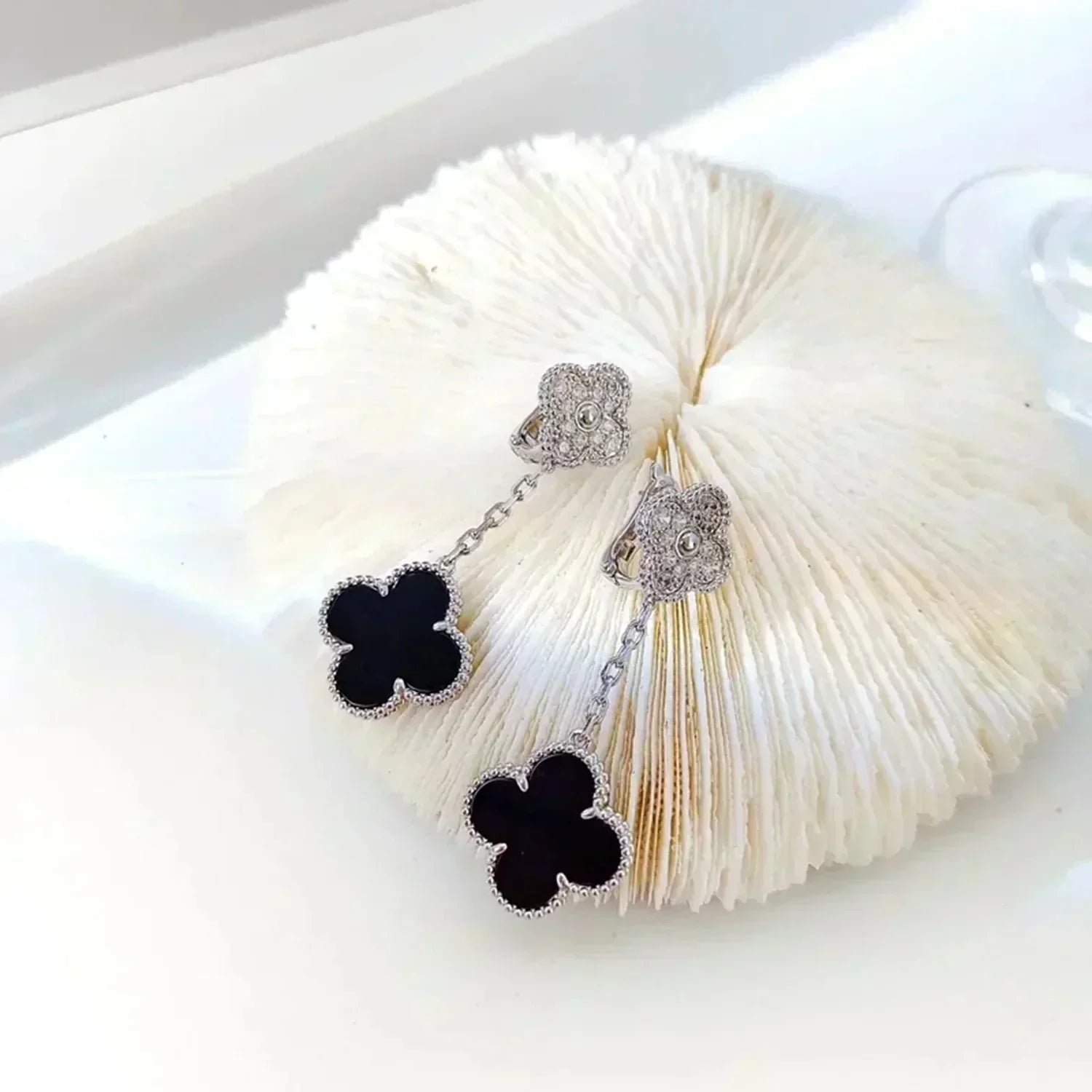 Aura CLOVER 2 MOTIVE DIAMANT ONYX OHRRINGE SILBER