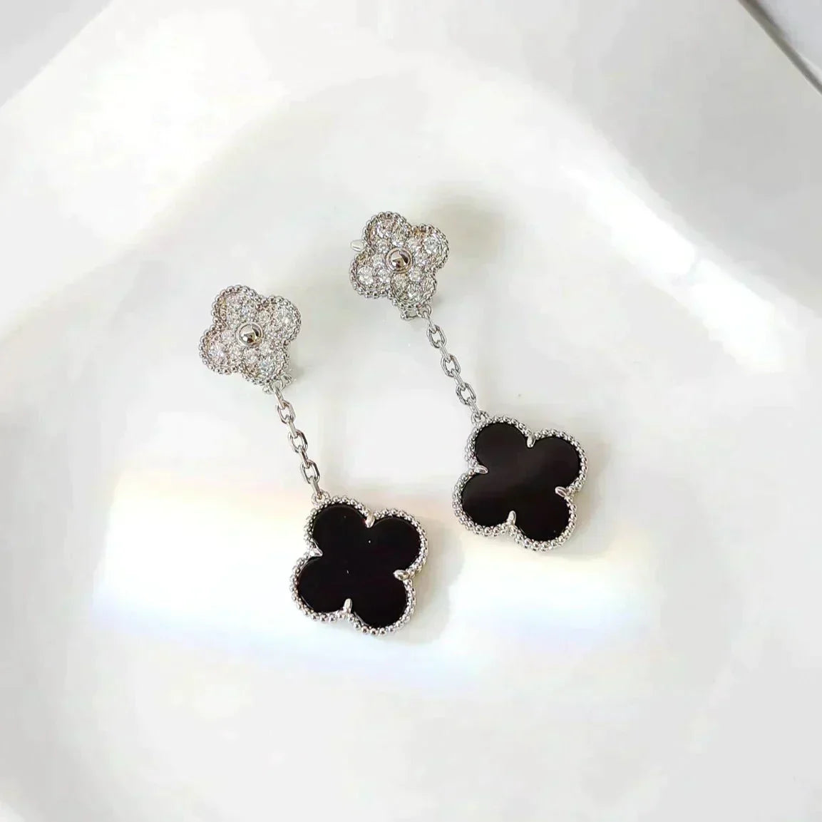 Aura CLOVER 2 MOTIFS  DIAMOND ONYX EARRINGS SILVER