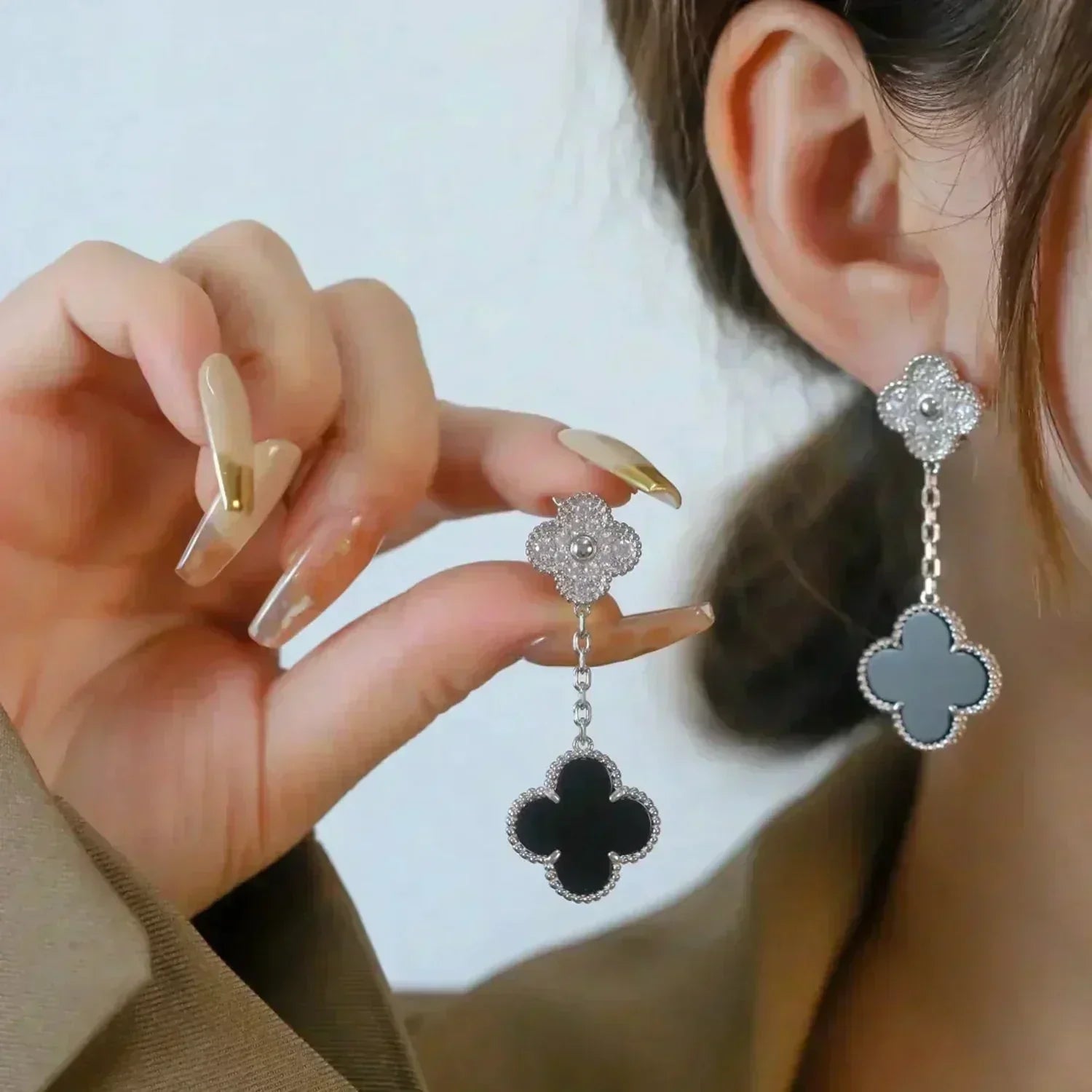 Aura CLOVER 2 MOTIVE DIAMANT ONYX OHRRINGE SILBER