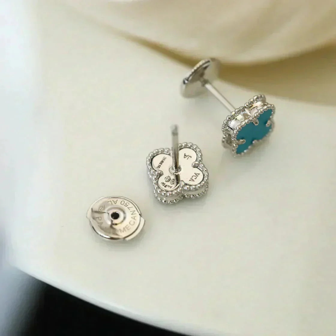Aura CLOVER MINI 9.5MM ONYX OHRSTECKER SILBER