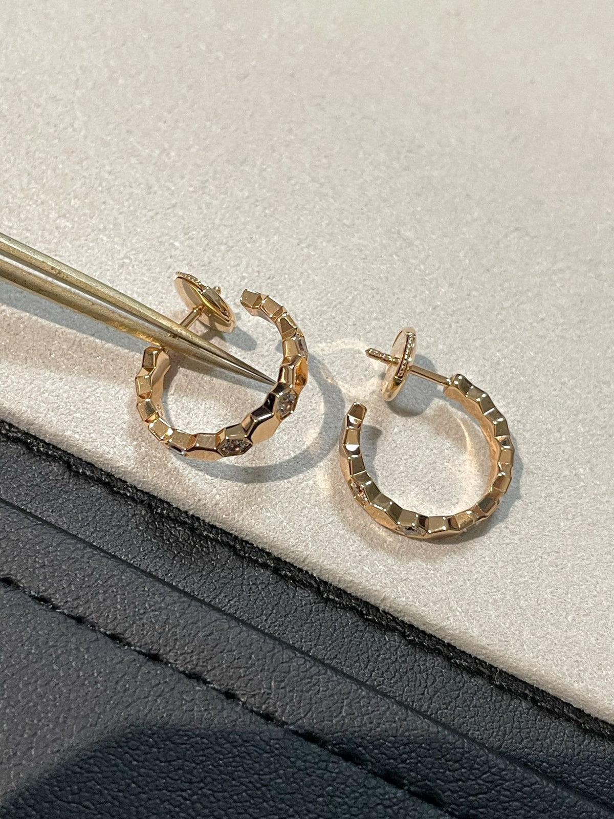 [⭐Aura ]BEE LOVE Earrings GOLD DIAMOND