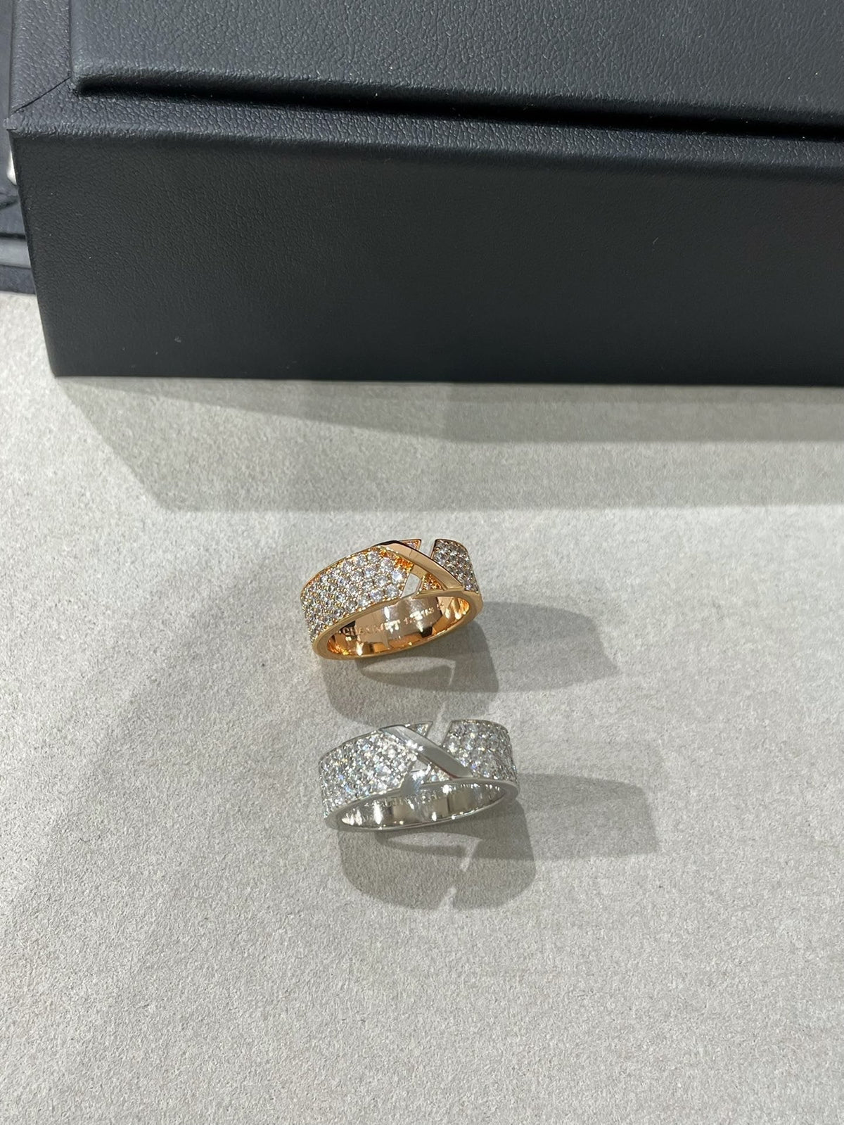 [⭐Aura ]LIENS EVIDENCE  DIAMOND PAVED RING