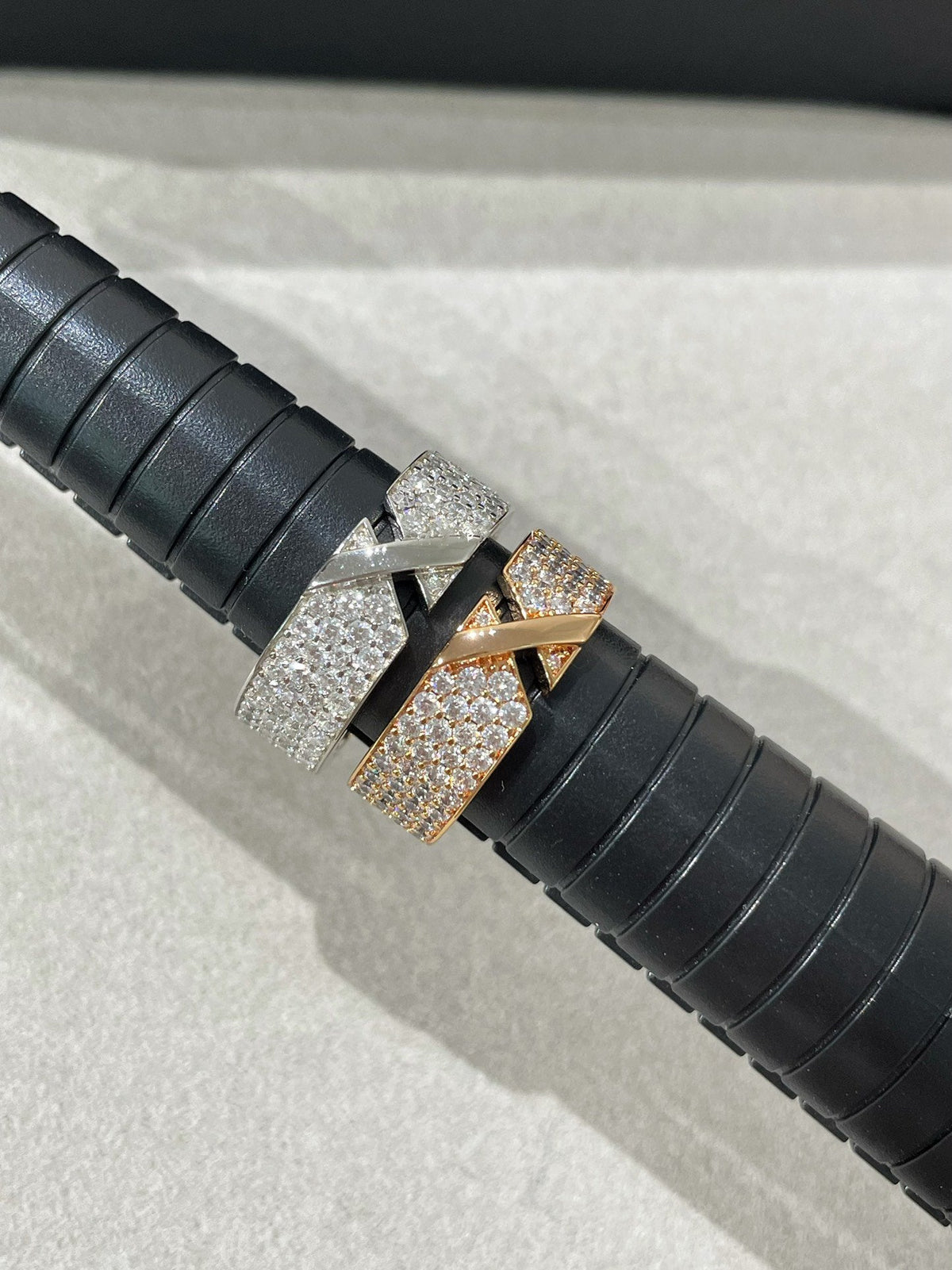 [⭐Aura ]LIENS EVIDENCE  DIAMOND PAVED RING